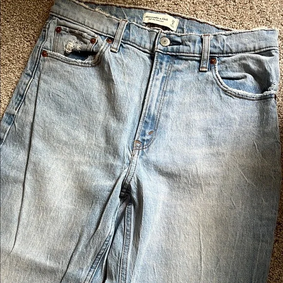 Abercrombie & Fitch High Rise Mom Jean Light Blue Denim Jeans - Picture 6 of 6